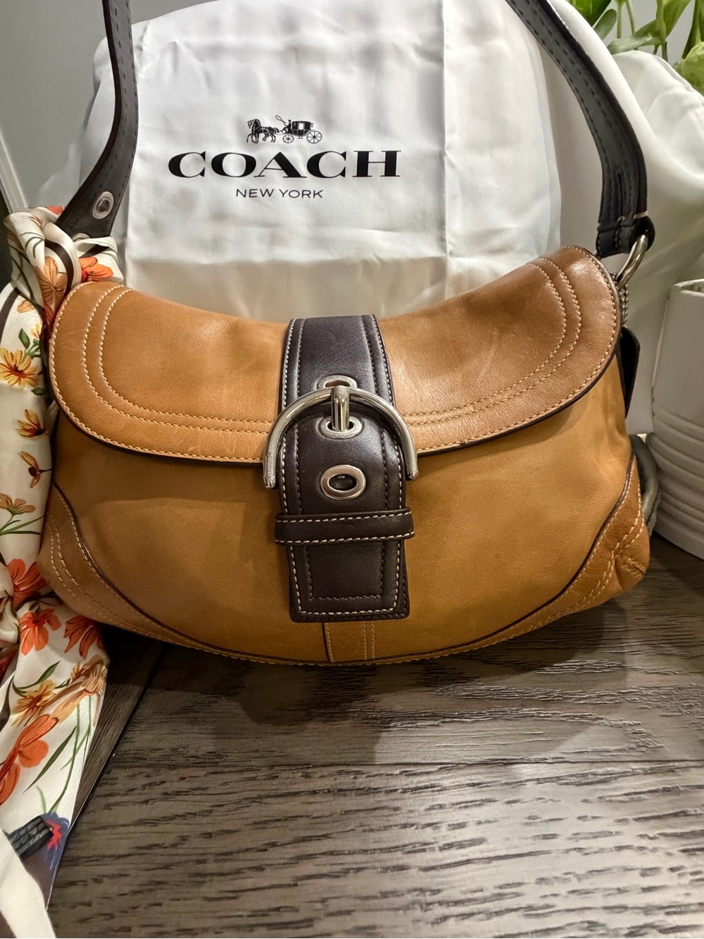 COACH Y2K SoHo camel and chocolate brown Leather Shoulder bag buckle flap